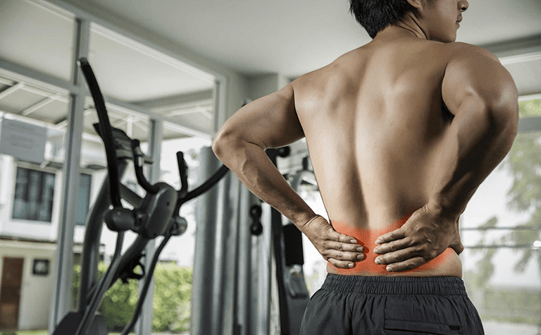 Nguyên nhân và cách xử lý khi tập squat bị đau lưng 1