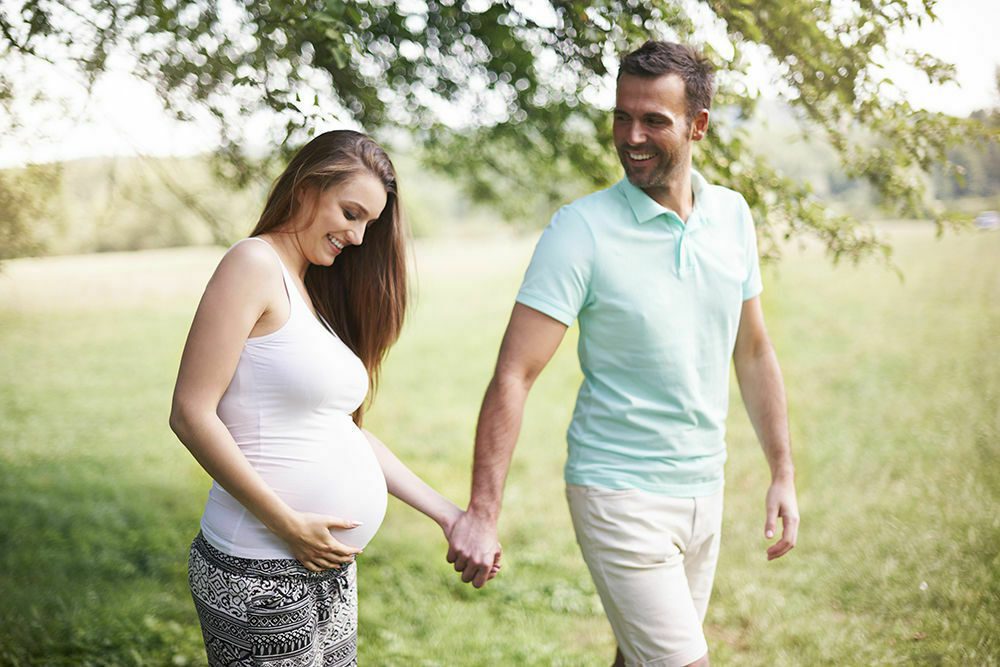 Điều mẹ bầu cần biết: Có nên quan hệ khi mang thai? 2
