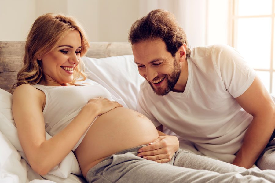 Điều mẹ bầu cần biết: Có nên quan hệ khi mang thai? 1