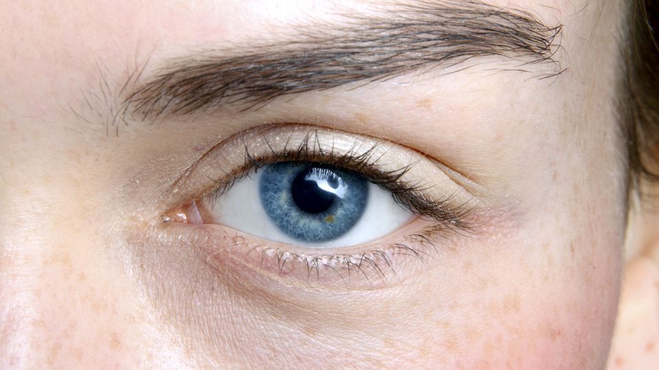 Có nên chữa đau mắt đỏ xông bằng lá trầu không? 1
