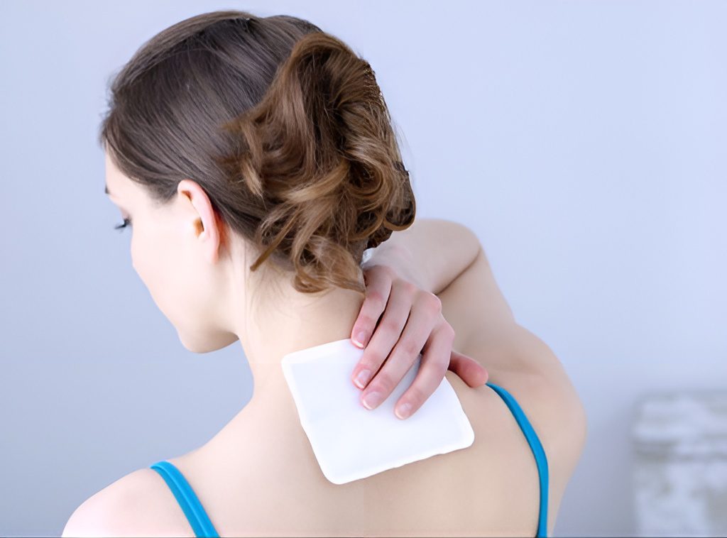 Đau vai gáy thường xuyên khi còn trẻ chớ chủ quan