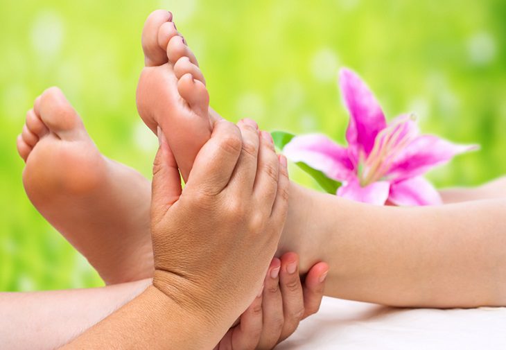 Bấm huyệt dũng tuyền cần thực hiện bởi chuyên gia trong lĩnh vực y học cổ truyền