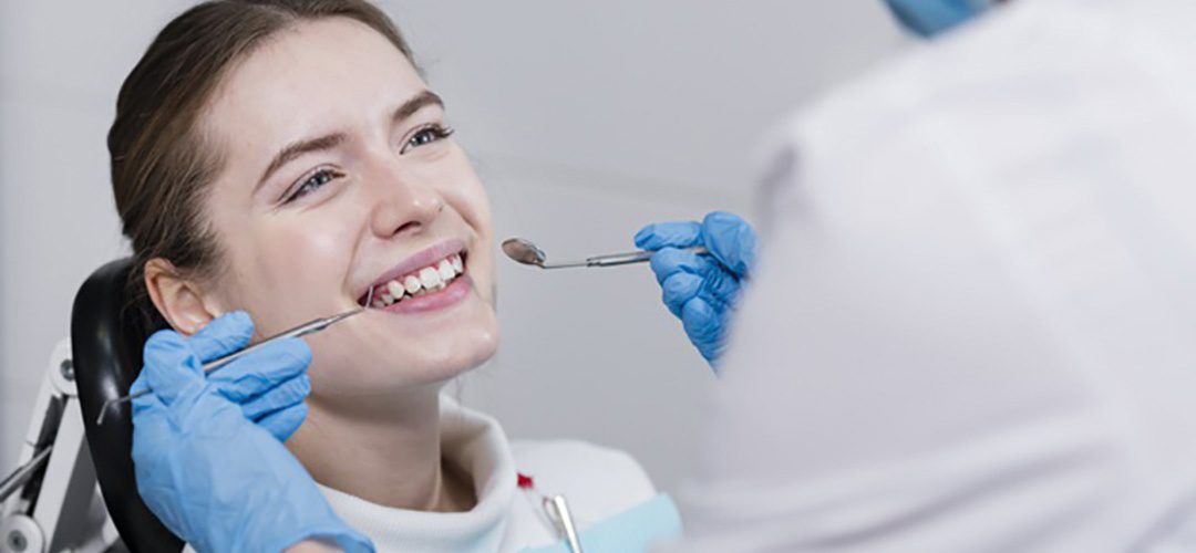 ​​​​​​​ Hàn răng hay trám răng là một kỹ thuật nha khoa phổ biến và tương đối đơn giản nhằm phục hồi hình dạng của răng bị sâu, nứt