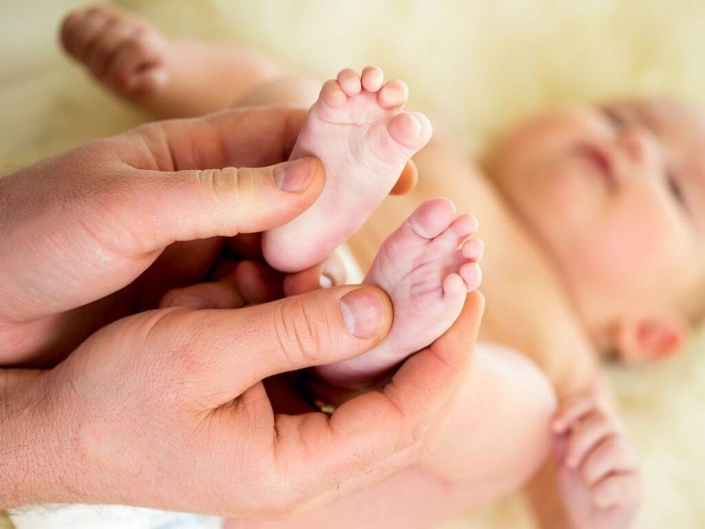 Lợi ích to lớn khi lấy máu gót chân để xét nghiệm cho trẻ sơ sinh 1