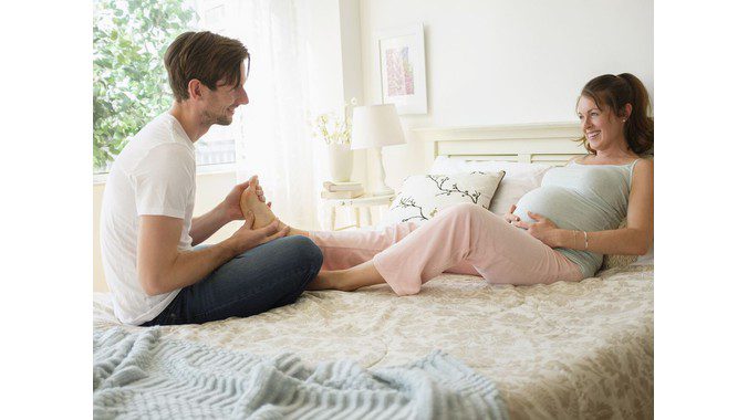 Bà bầu có nên massage chân không? Khi nào mẹ bầu không nên massage chân 2