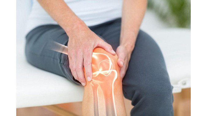 Đau khớp gối và bắp chân gây khó chịu cho người bệnh