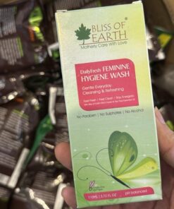 Dung dịch vệ sinh phụ nữ Ấn Độ giúp giảm mùi cô bé Bliss Of Earth daily feminine hygiene wash
